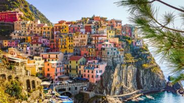 Cinque Terre na itália é o vilarejo mais bonito do mundo